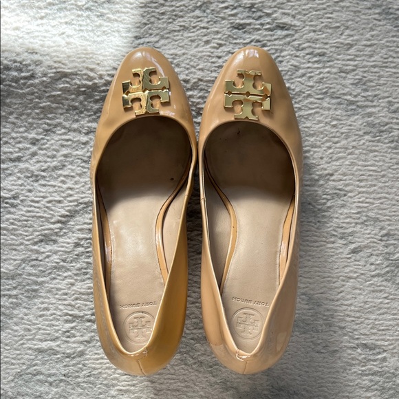 Tory Burch Shoes - Tory Burch Beige Patent Leather Heels